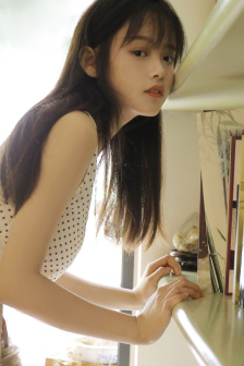双胞胎姐妹齐上阵许多人物